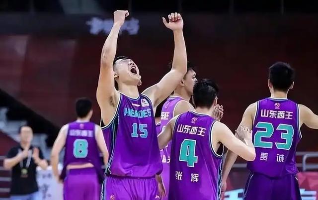 半岛体育官方网站-京粤大战北京8分胜！周琦篮下统治力拉满！内线对决成胜负关键